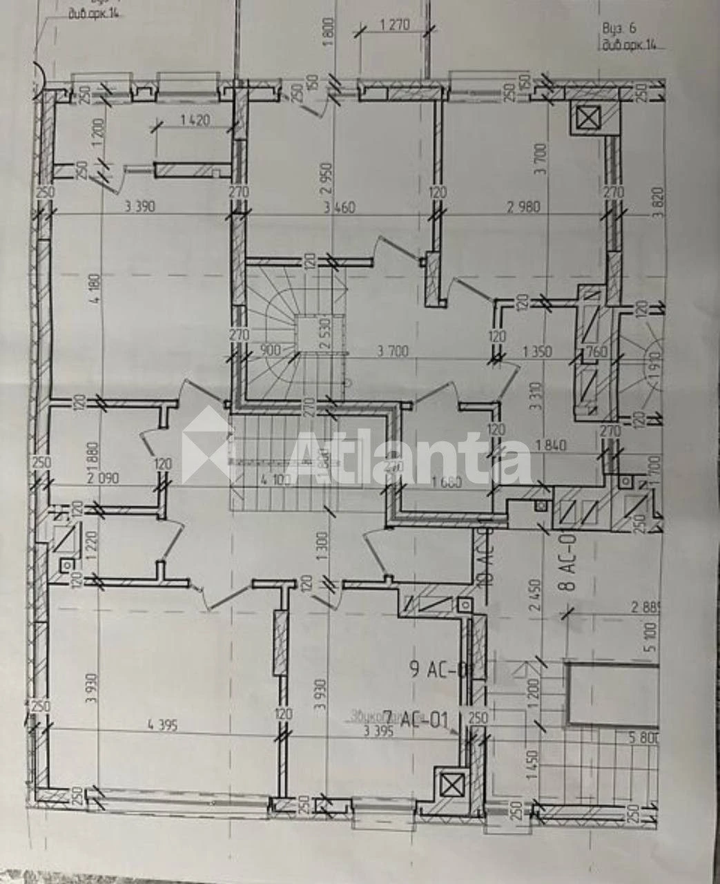 Sale of a luxury penthouse in a new building