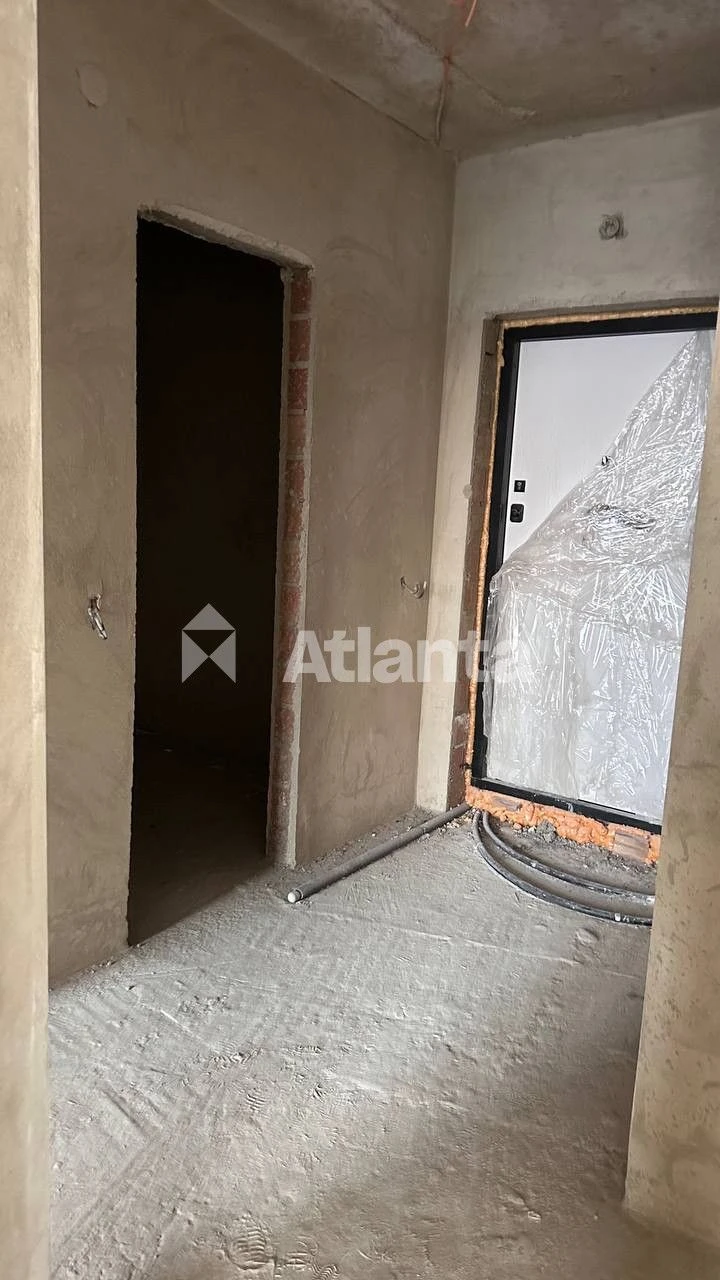 Sale of a luxury penthouse in a new building