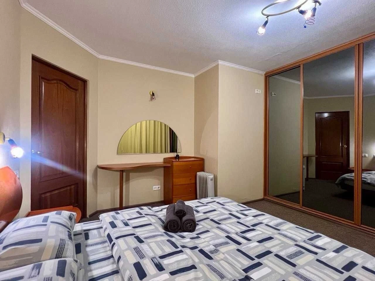 3-кімнатна квартира, Мечникова 18, Печерськ, метро Кловська,