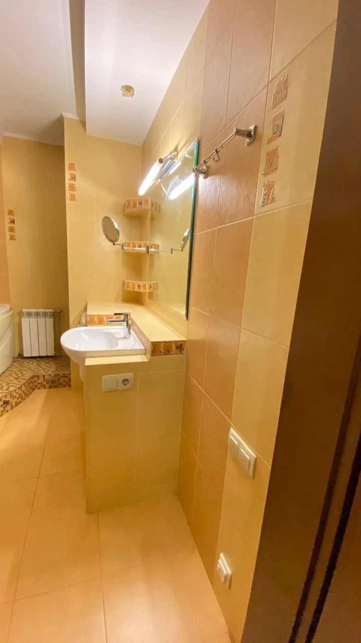 Rent 3-room apartment. Machine-Building 21-A, Shulyavka. + basement