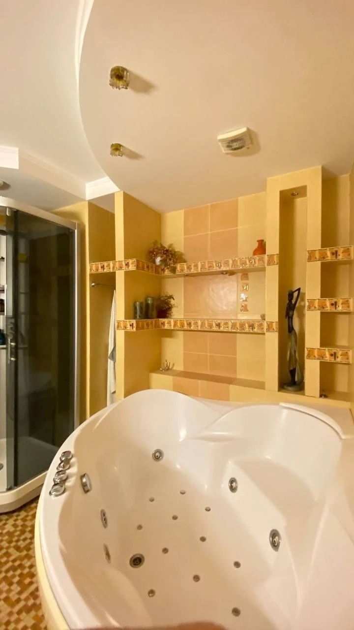 Rent 3-room apartment. Machine-Building 21-A, Shulyavka. + basement