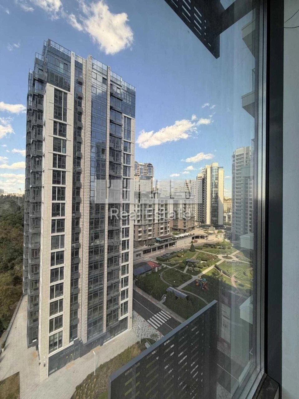 Продаж БЕЗ КОМІСІЇ 4х кімнатної кварири 170м2, без ремонту,