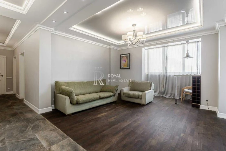 Продаж Квартира 3к 93м2  вул. Гонти Івана, поруч з Сірецьким