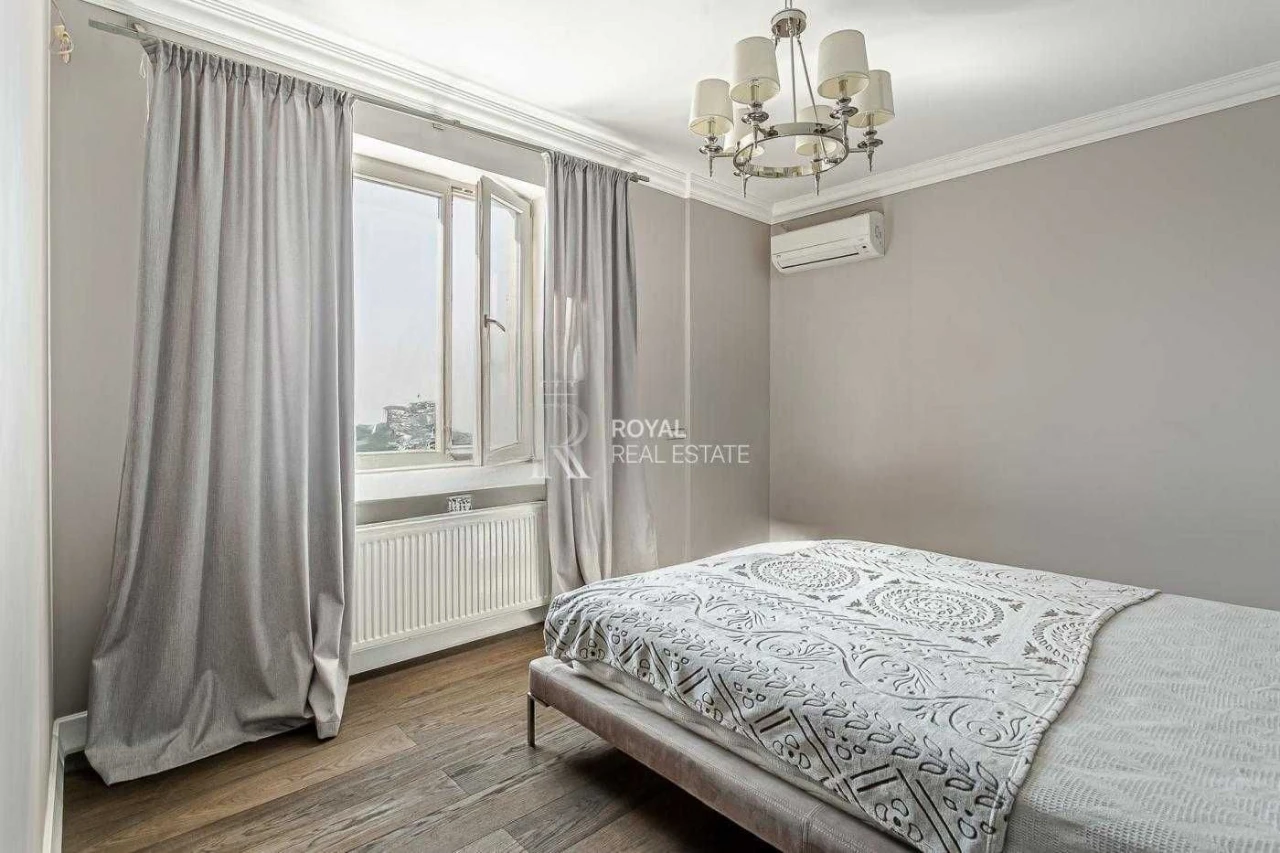 Продаж Квартира 3к 93м2  вул. Гонти Івана, поруч з Сірецьким