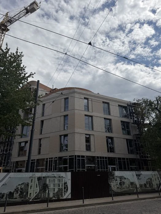 Ексклюзивна 3 кім квартира з терасою ,ближній центр ,Замарст