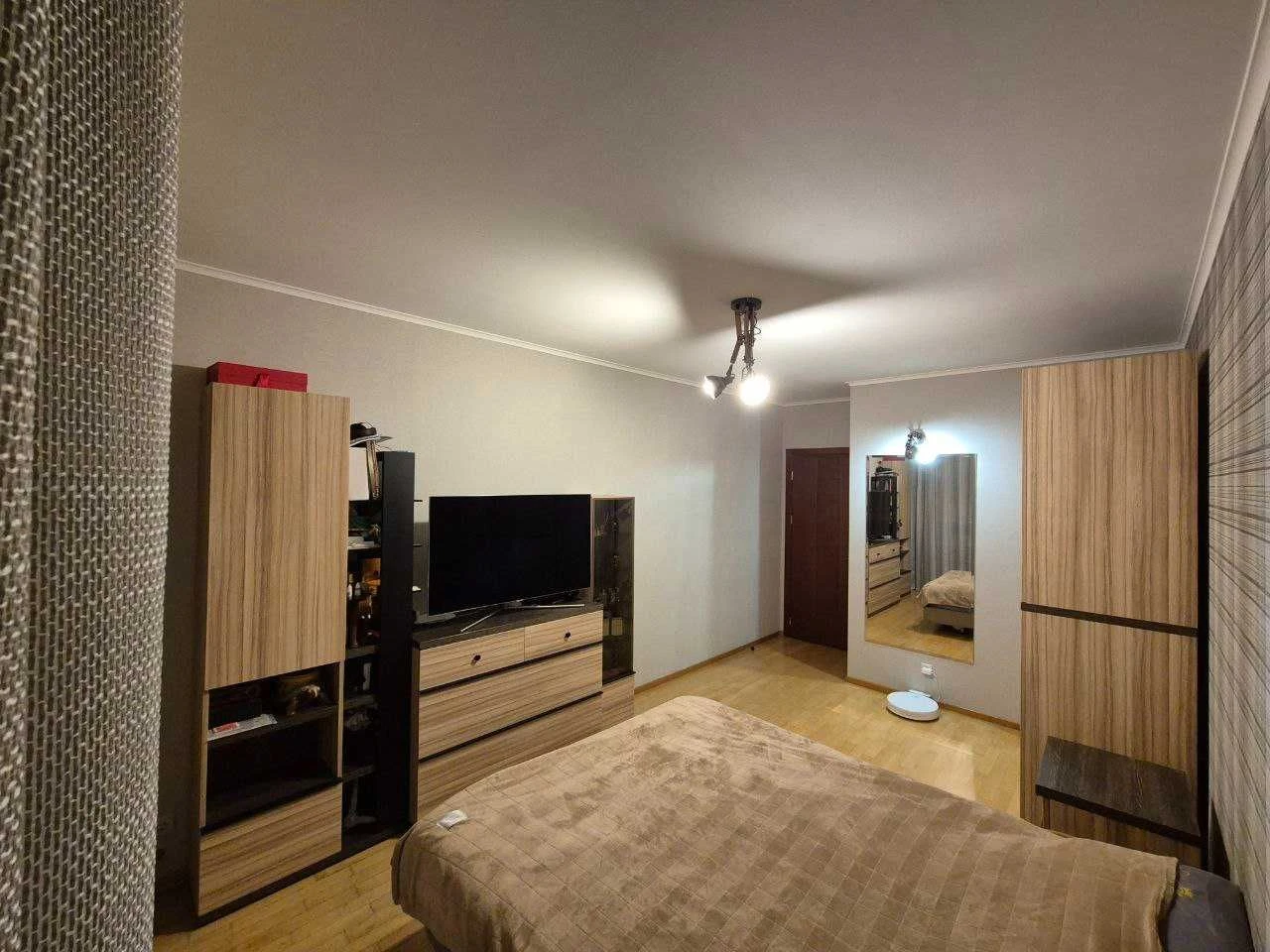 3-комнатная Квартира 132 м.кв. Центр р-он нового Нагорного р