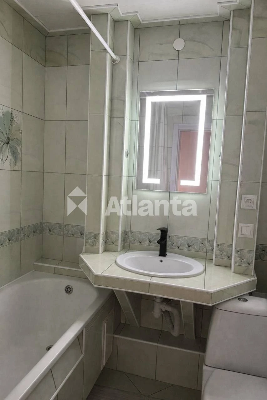 One-bedroom apartment in a development near the "Maidan" shopping center