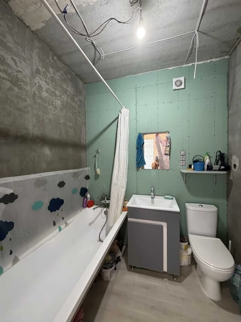 For Sale: 1-Bedroom Apartment in "Raduzhny-2" Residence, New Buildings District