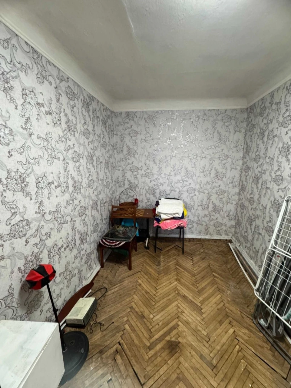 For Sale: 3-bedroom apartment. Metro 23rd of August. Gas. Certificate