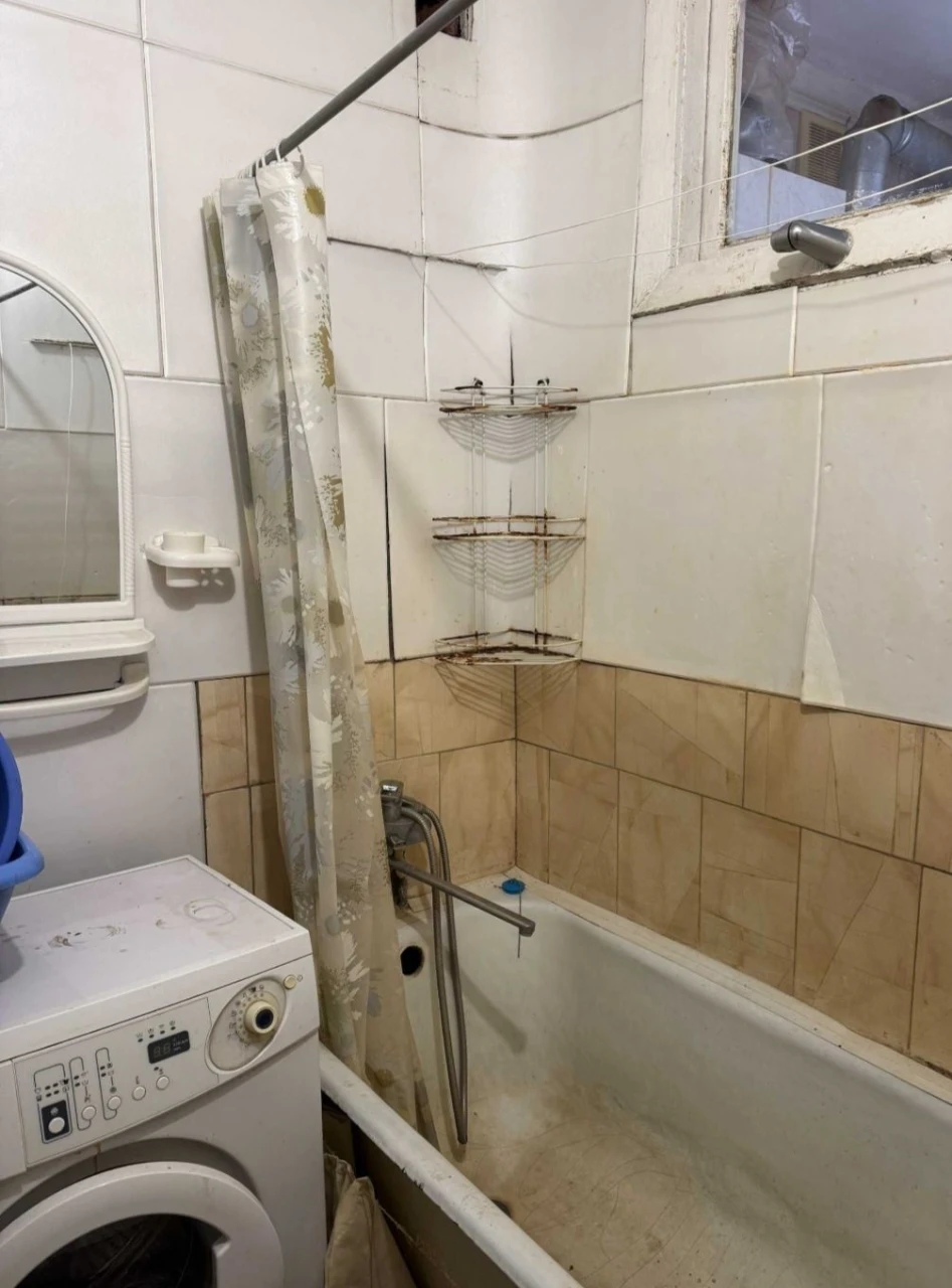 For Sale: 3-bedroom apartment. Metro 23rd of August. Gas. Certificate