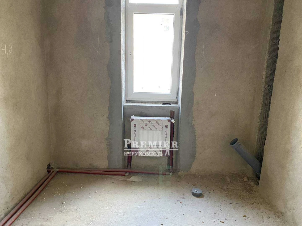 В продаже трехкомнатная квартира, расположенная в закрытом комплексе