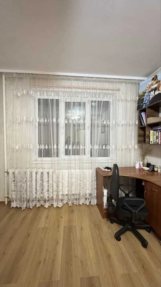 Продаж простороі 1-км кв, нова панель Р-Н Озерна
