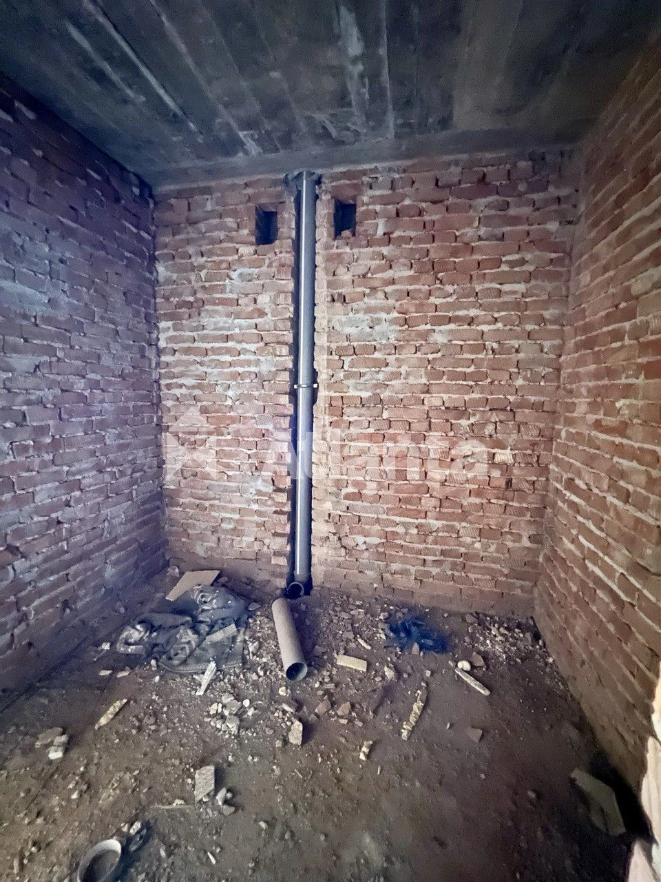 3  кімн, 1 поверх в районі ТЦ Депот