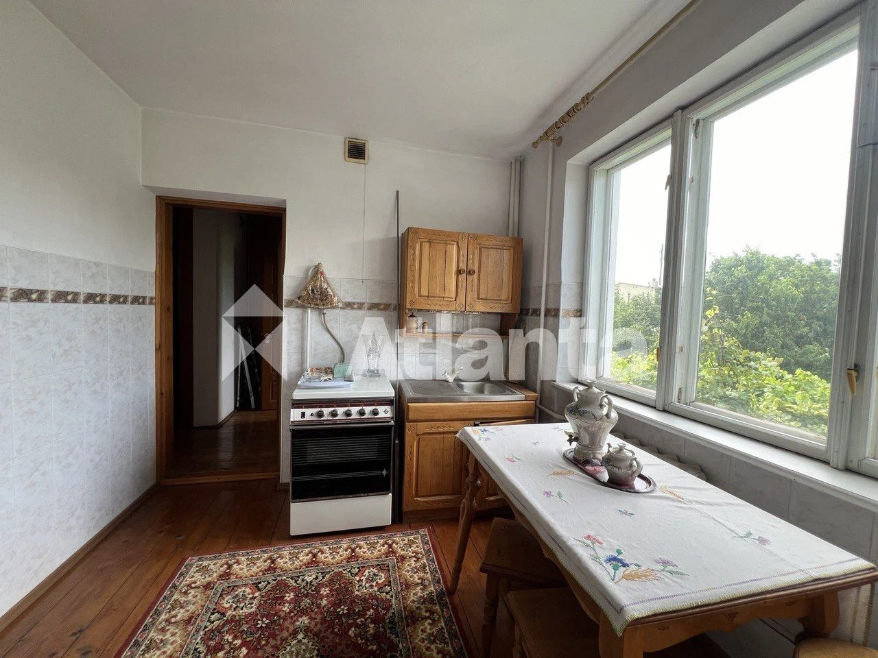 3-х поверховий будинок, 10 соток землі. вул. Кармелюка