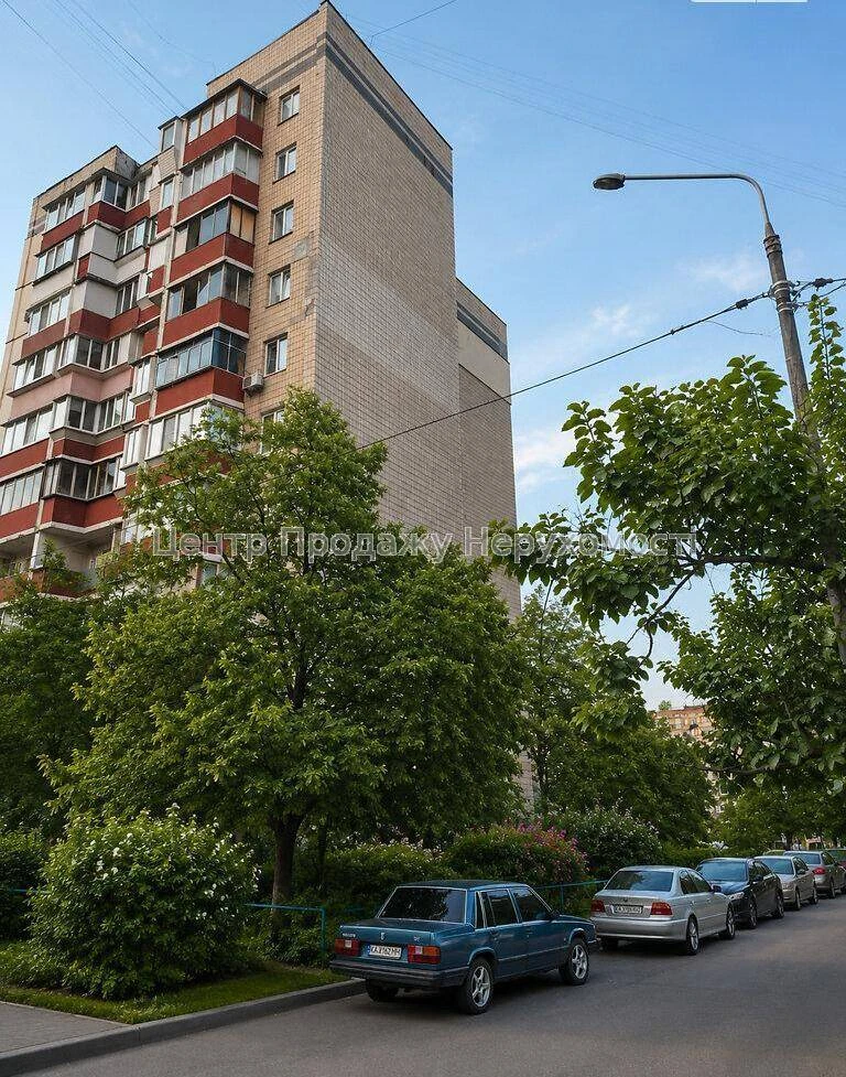 For Sale: 3-room apartment, 7/10 floors, 71.6 m², Kyiv – wonderful
