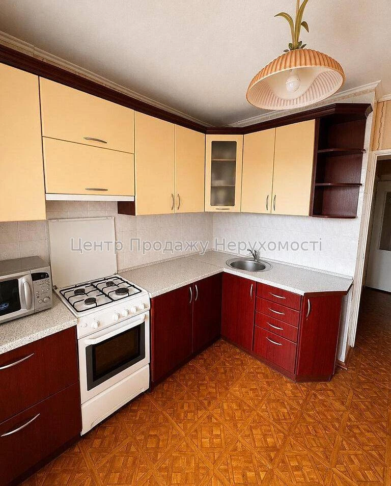 For Sale: 3-room apartment, 7/10 floors, 71.6 m², Kyiv – wonderful