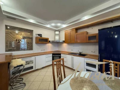 Продаж 3-х кімнатної квартири, в центрі Києва з видом на Нов