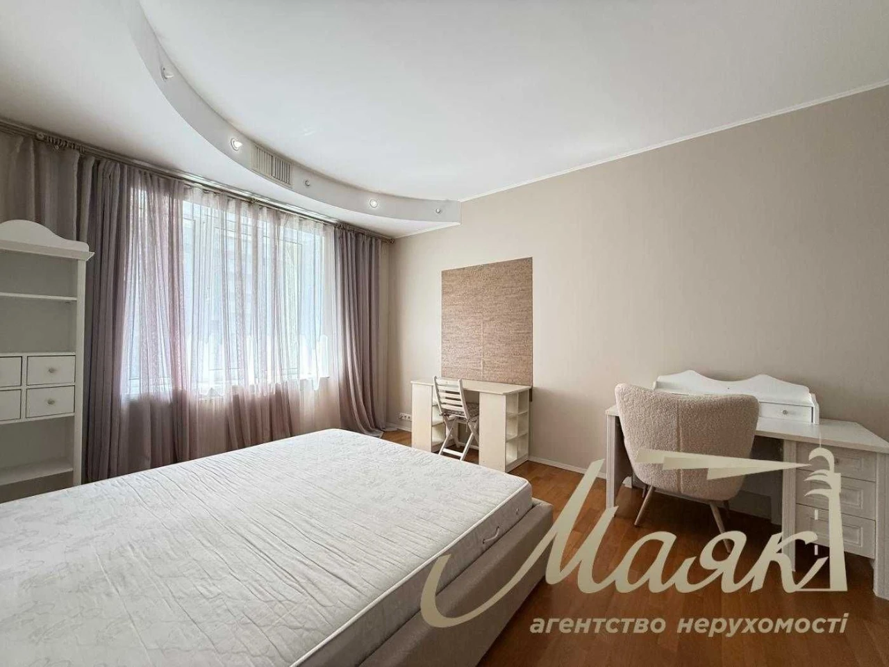 Продаж 3-х кімнатної квартири, в центрі Києва з видом на Нов