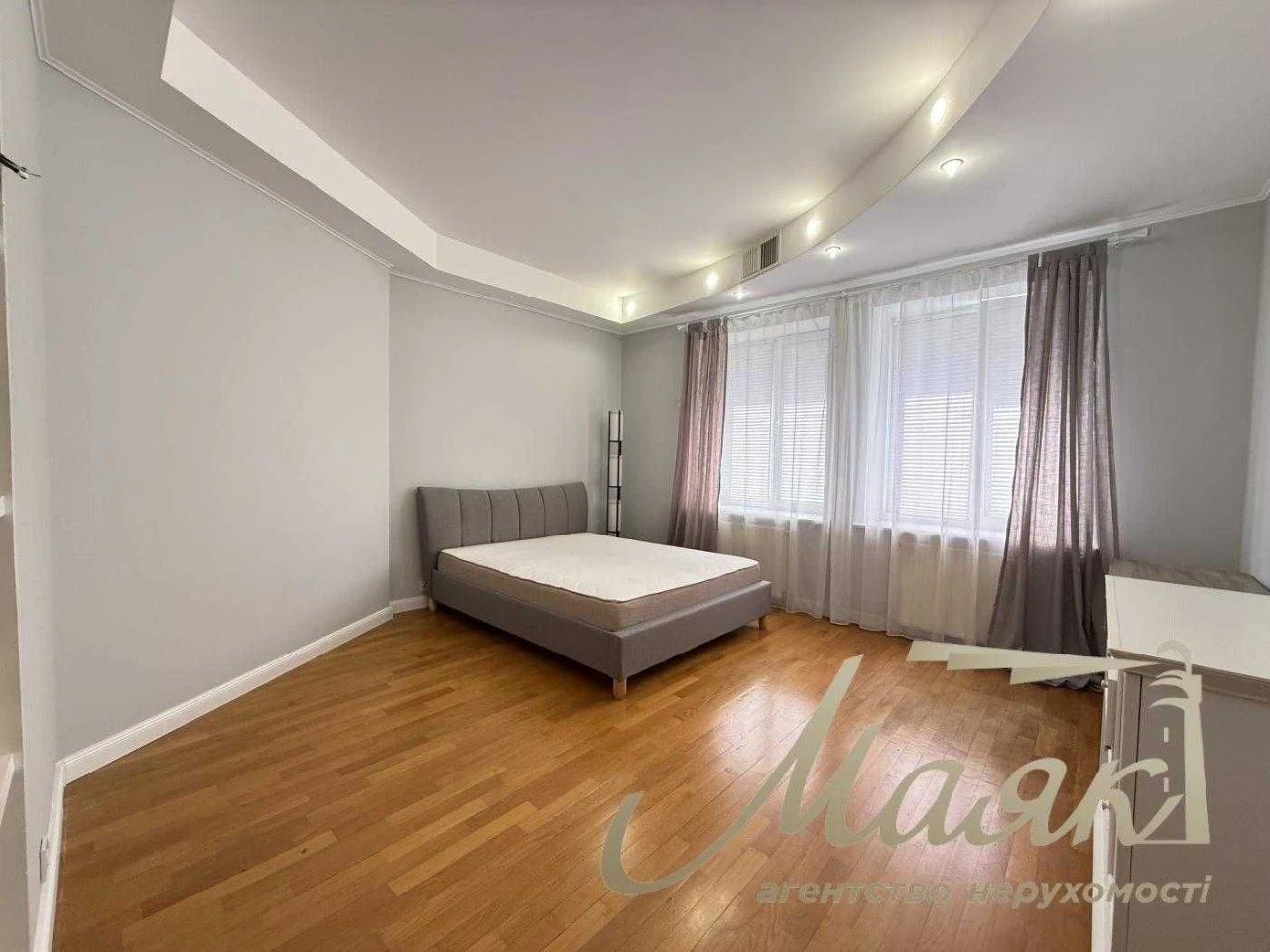 Продаж 3-х кімнатної квартири, в центрі Києва з видом на Нов