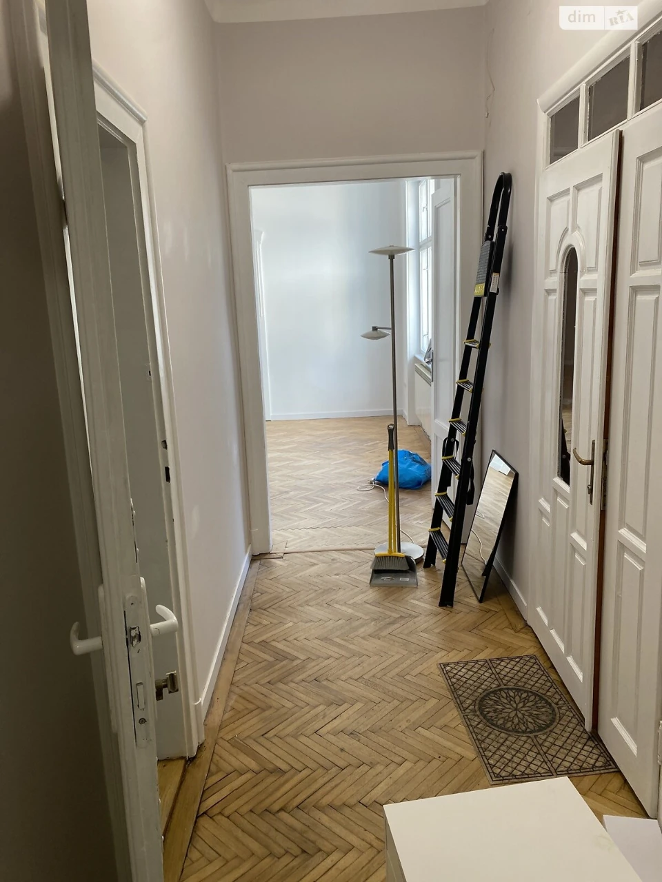 Apartment for Sale: Center