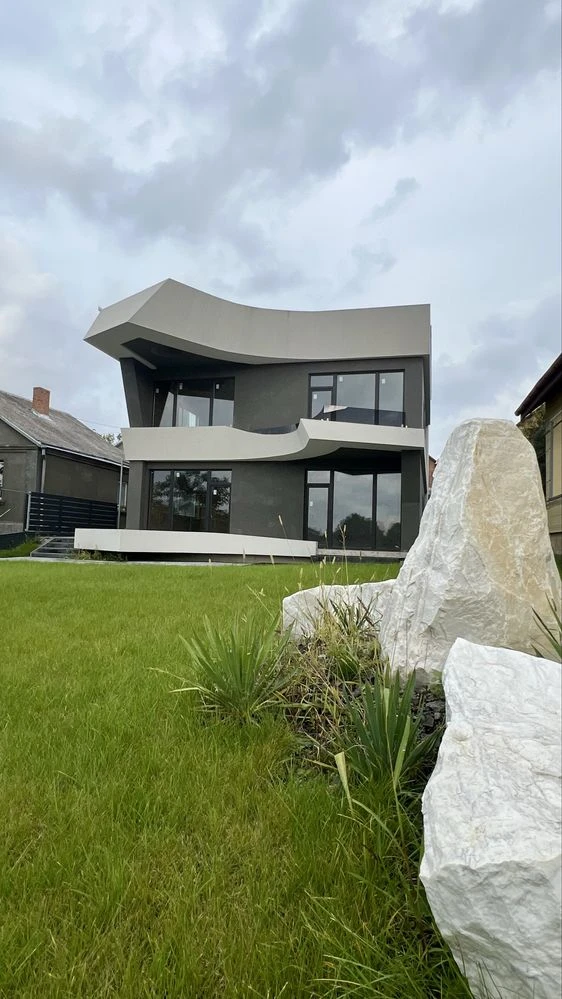 Futuristic Cottage in the City Center