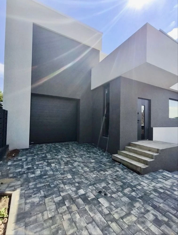 Futuristic Cottage in the City Center