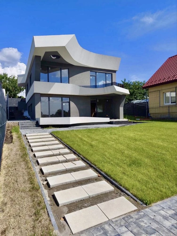 Futuristic Cottage in the City Center