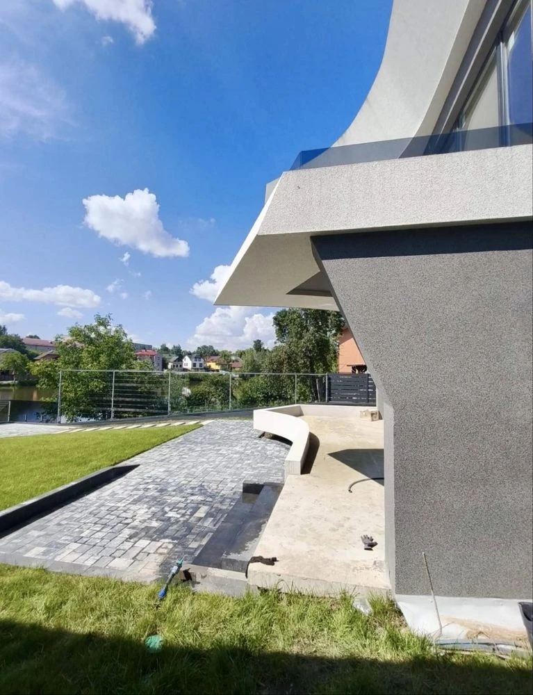 Futuristic Cottage in the City Center