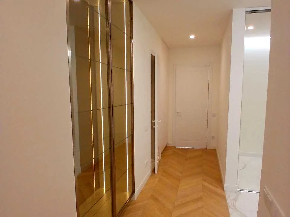 Apartment. Львів, Героїв УПА street.