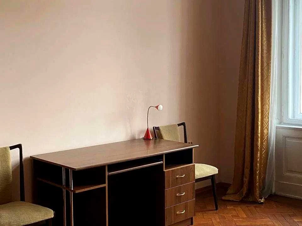 Квартира. Львов, площадь Адама Мицкевича