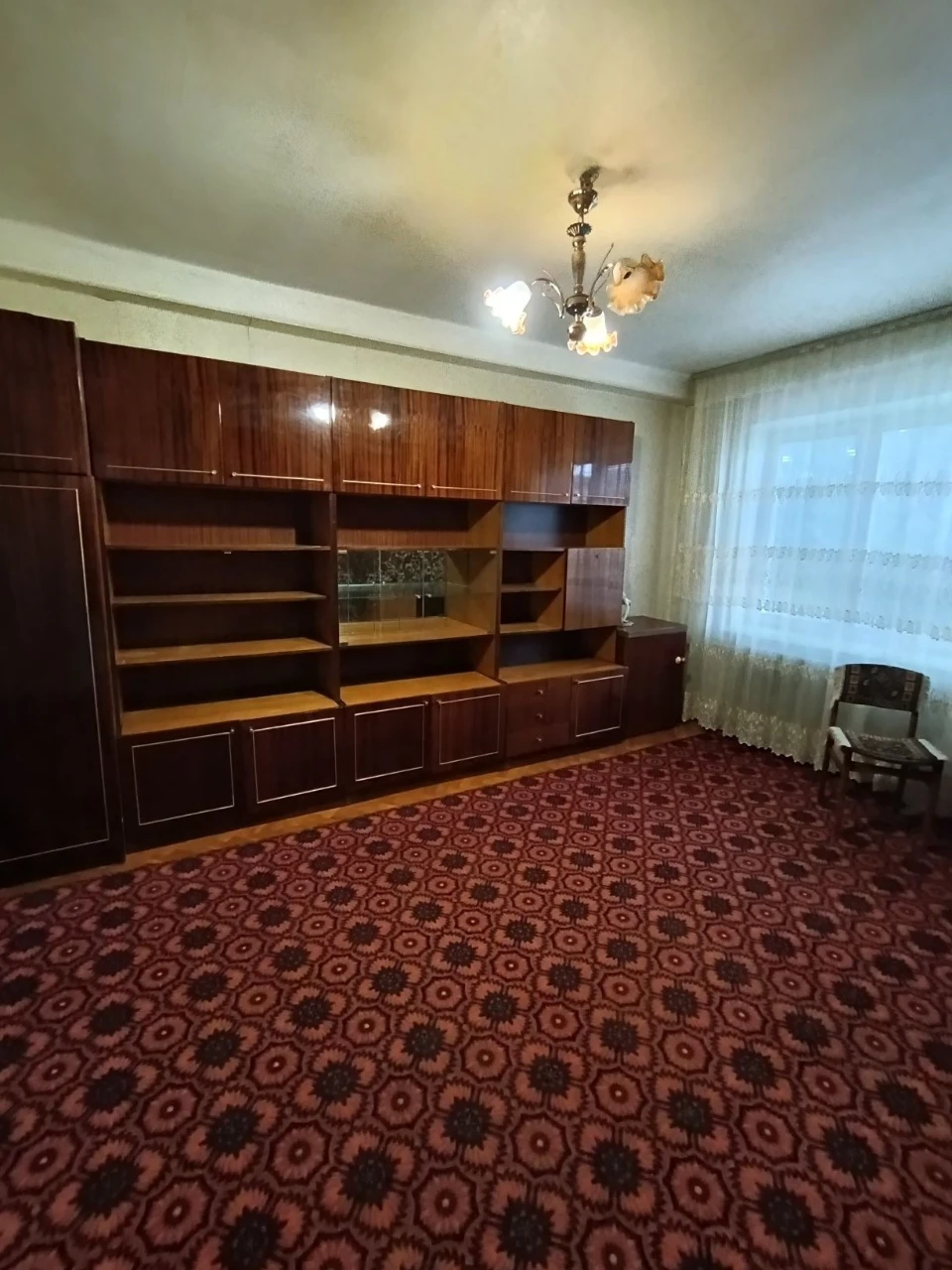 We offer a 3-room apartment for rent at Bratislavska Street, 20