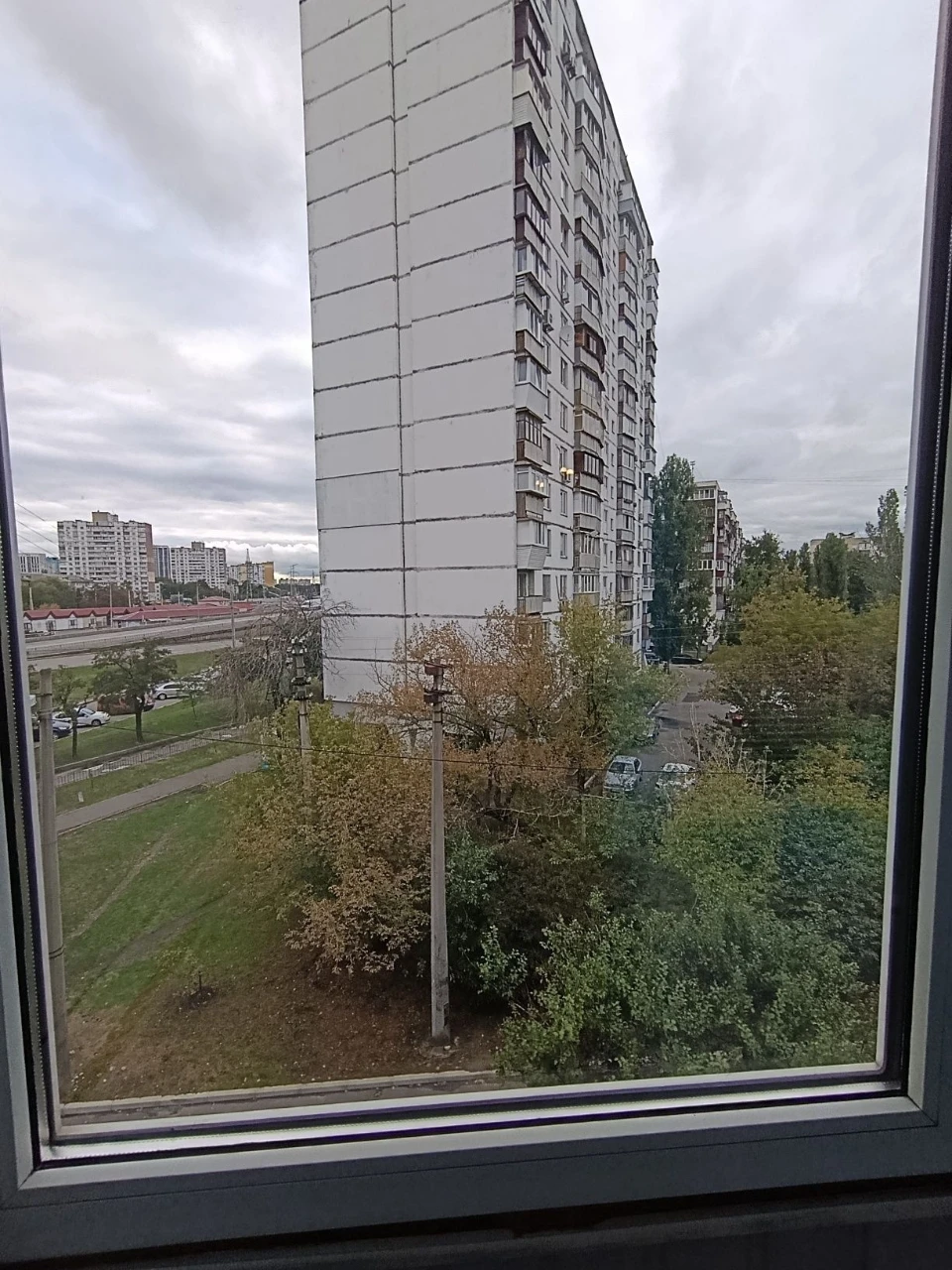 We offer a 3-room apartment for rent at Bratislavska Street, 20