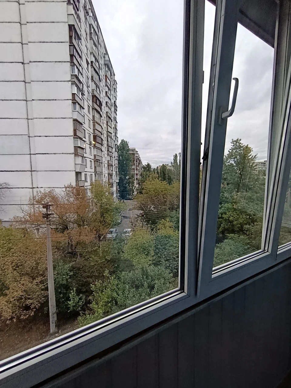 We offer a 3-room apartment for rent at Bratislavska Street, 20