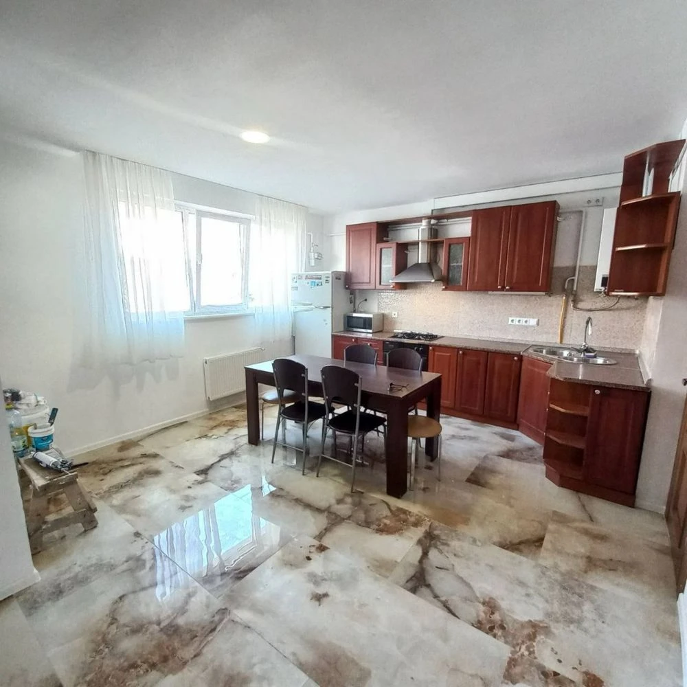 Apartment for Sale. Roksoliana Street