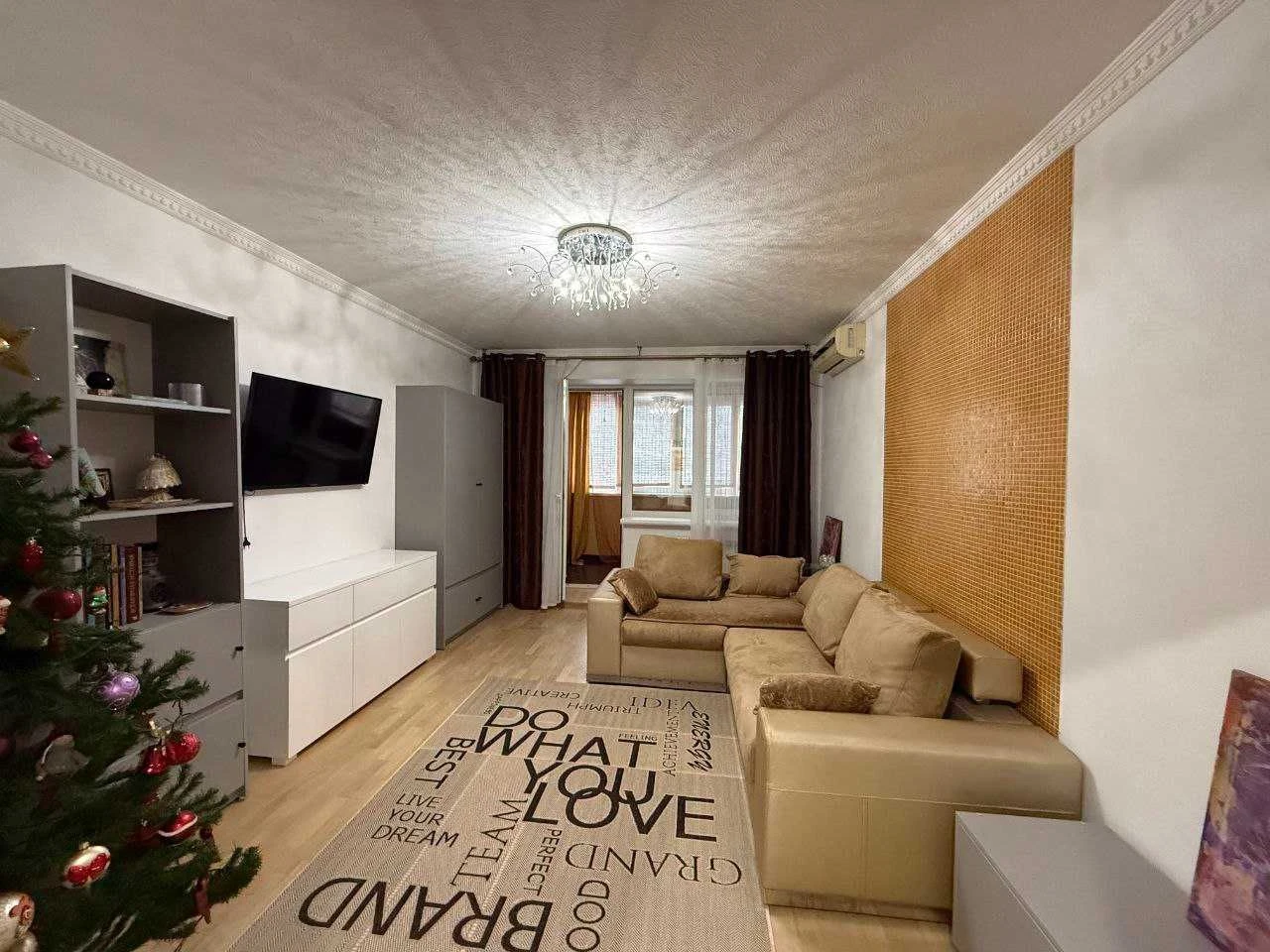 Продается 2-комнатная квартира в кирпичном доме на Победе