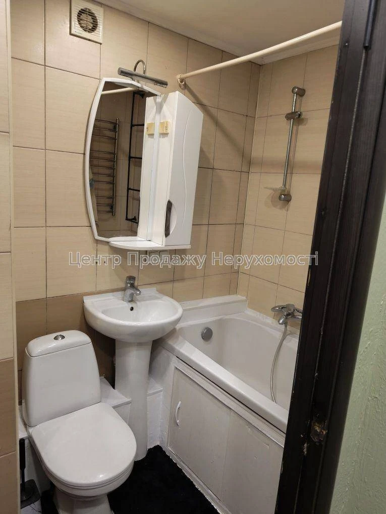 Продажа небольшого отеля в Киеве, 1 комната, 30 м², 6 из 9 этажа, отличное расположение