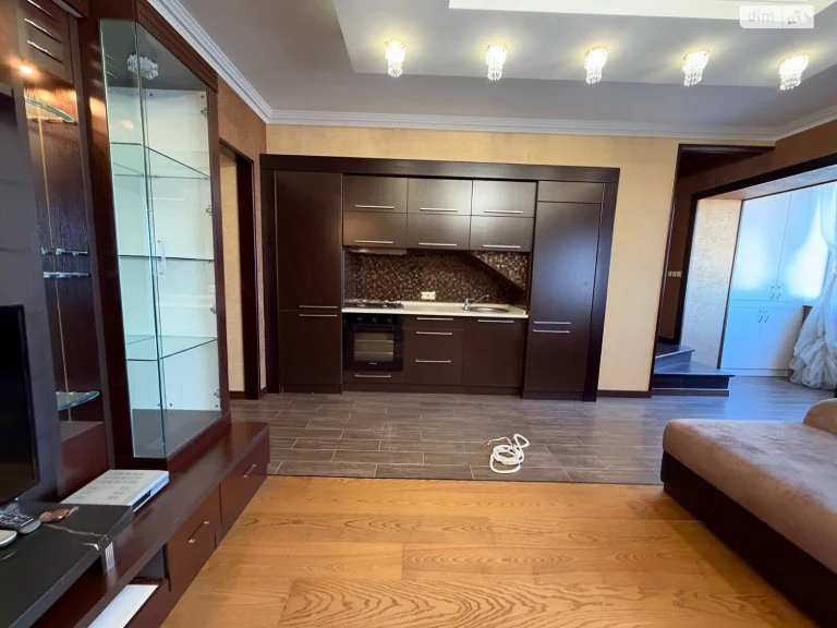 Apartment for Sale: Central Location