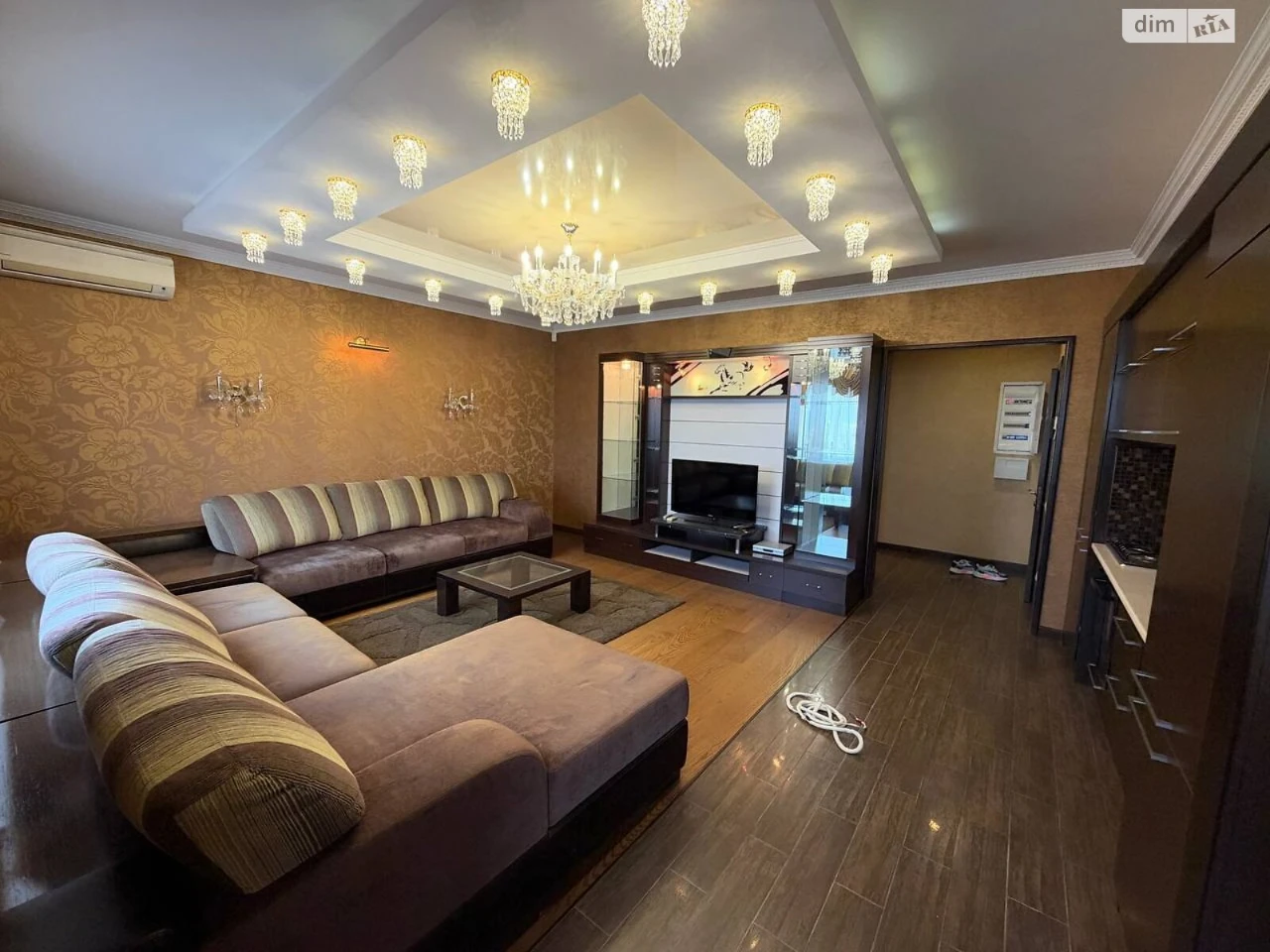 Apartment for Sale: Central Location