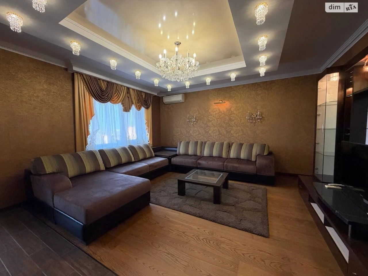 Apartment for Sale: Central Location
