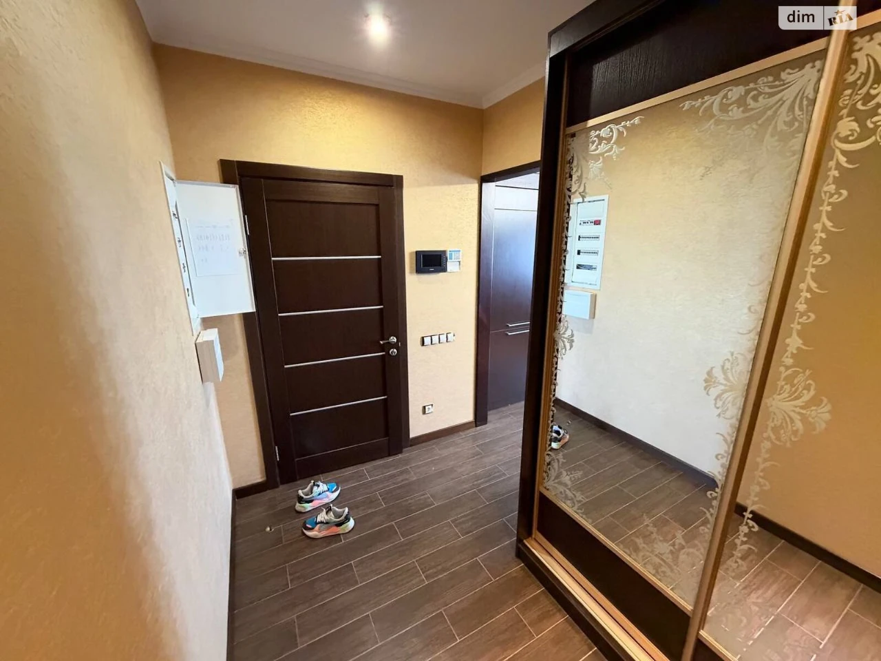 Apartment for Sale: Central Location