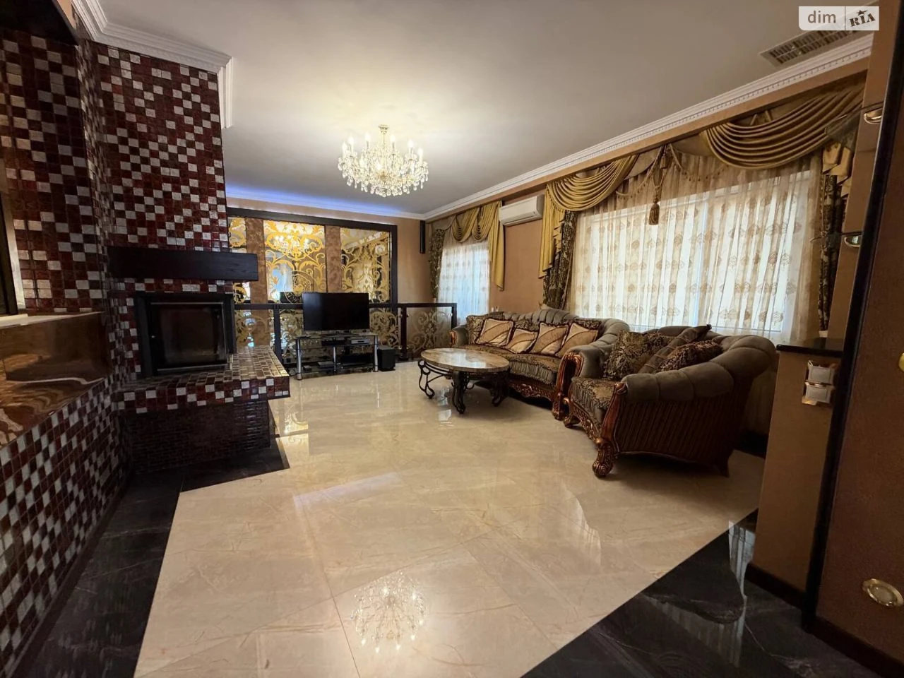Apartment for Sale: Central Location