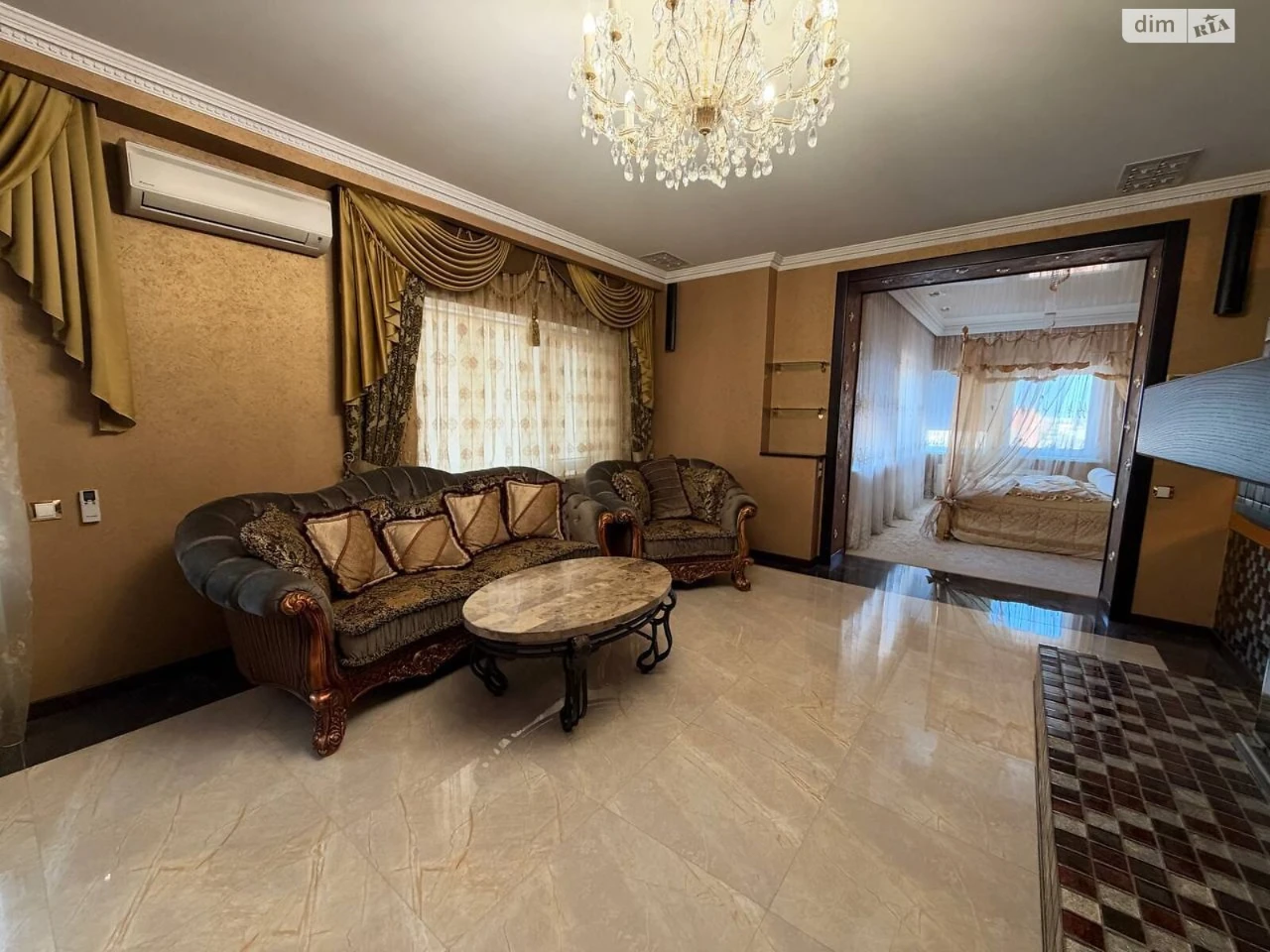 Apartment for Sale: Central Location