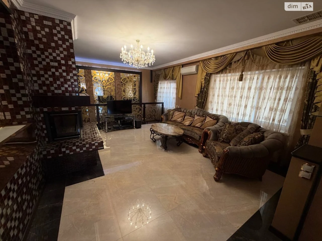 Apartment for Sale: Central Location