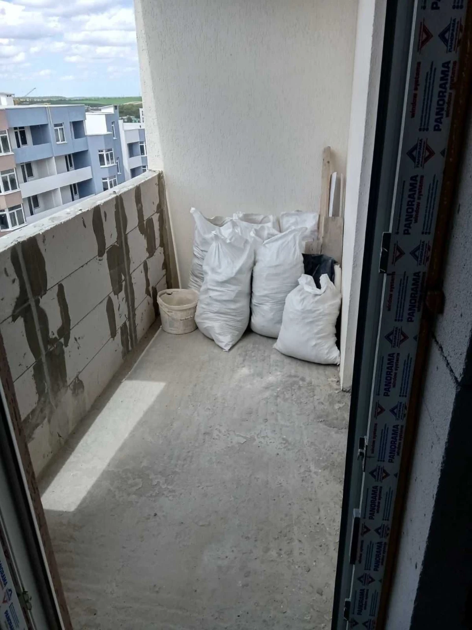 Selling 2-room apartment, owner, Kyivska new building, exchanging for a similar apartment.