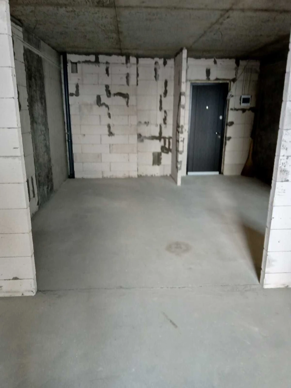 Selling 2-room apartment, owner, Kyivska new building, exchanging for a similar apartment.