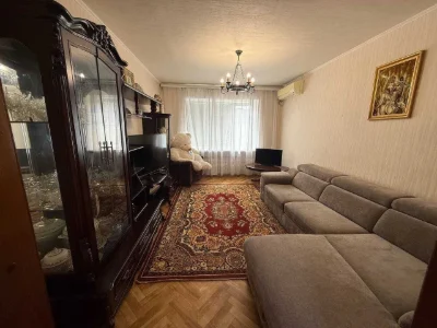 Продам 3-квартиру на Победе-4