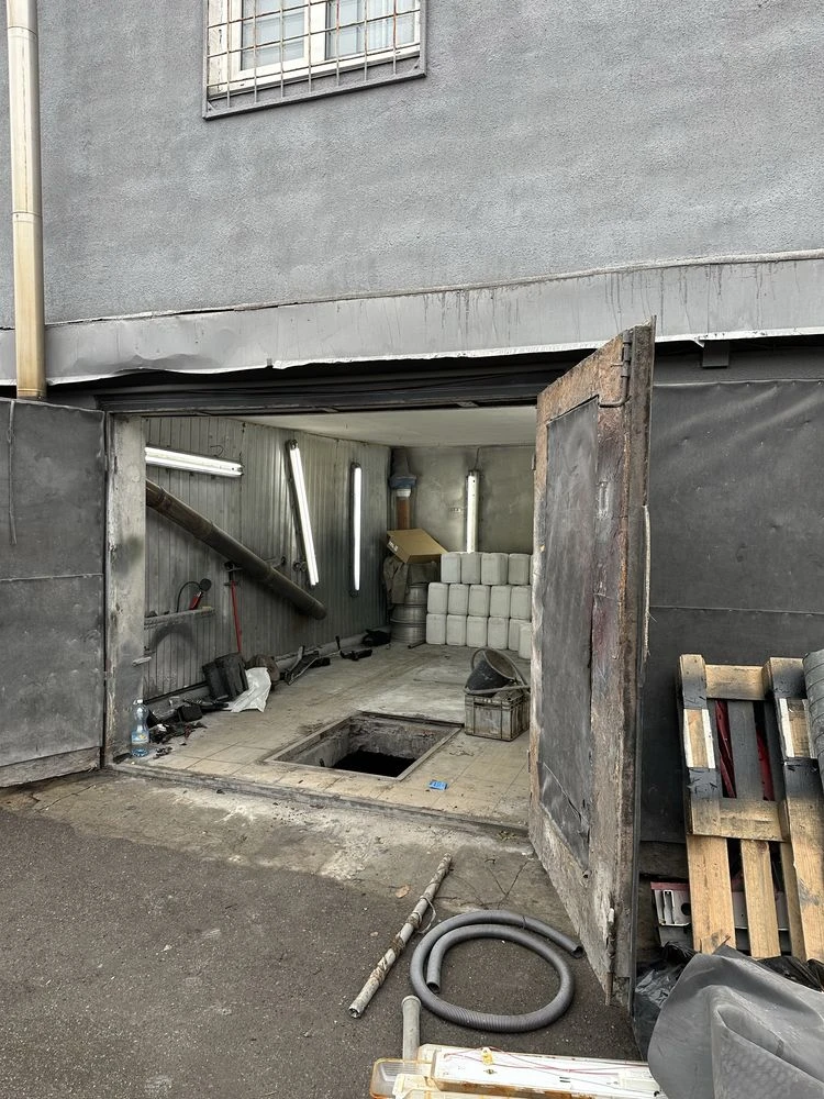 Garages 360 sq m, 3 floors for rent or sale