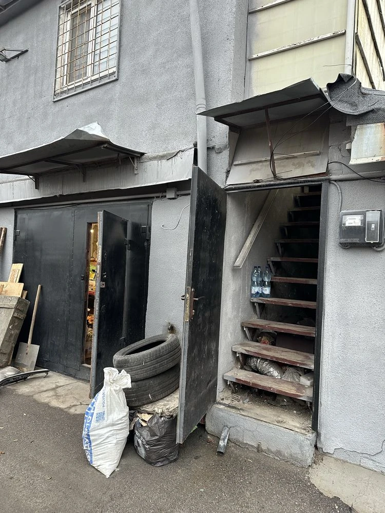 Garages 360 sq m, 3 floors for rent or sale