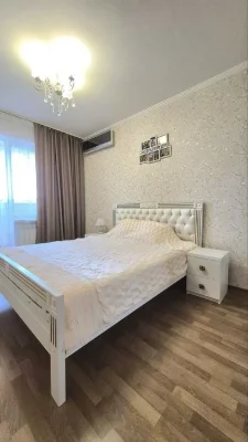 4 ком, сотовая, 85м2, ремонт, на Добровольского