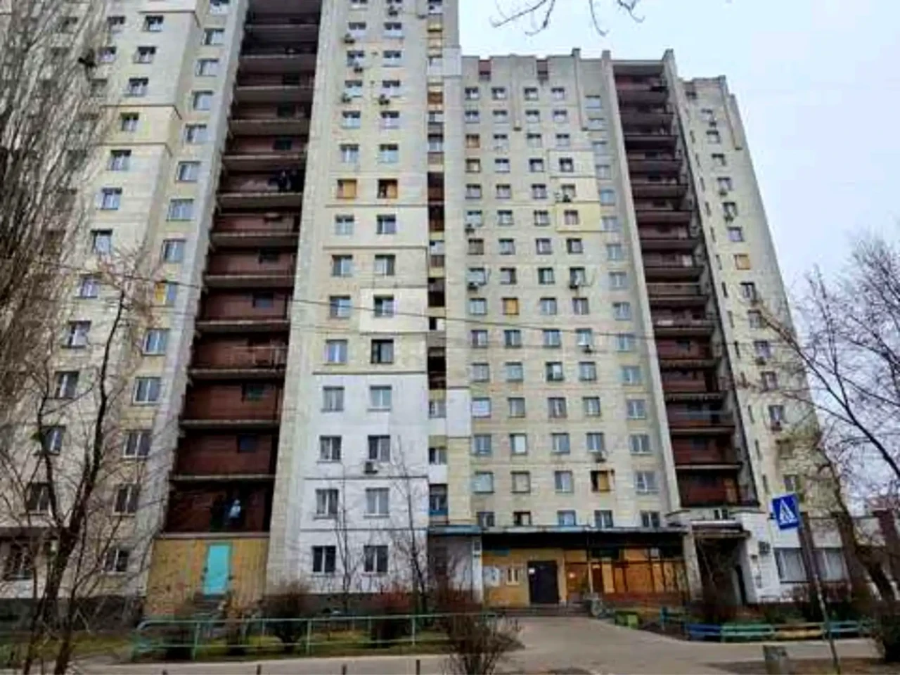 Rent 4-room apartment 84.3 m² on the 5th floor.